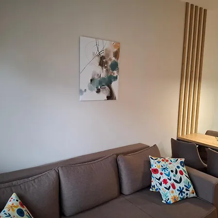 40, Titova Vila, * Zlatibor