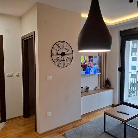 40, Titova Vila, * Zlatibor