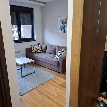 40, Titova Vila, * Zlatibor