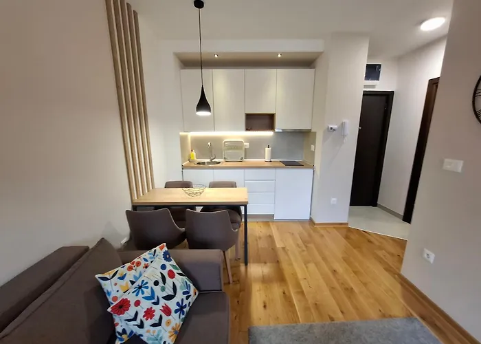 40, Titova Vila, زلاتيبور