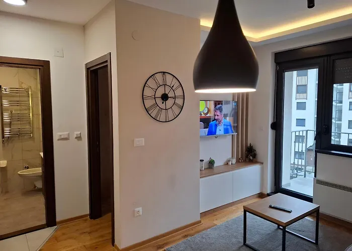 40, Titova Vila, * Zlatibor